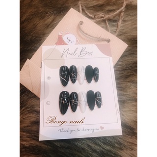 Nails box thiết kế màu đen trắng kẻ sọc