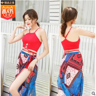 Có sẵn bộ đồ bơi 3 mảnh kèm khăn đẹp