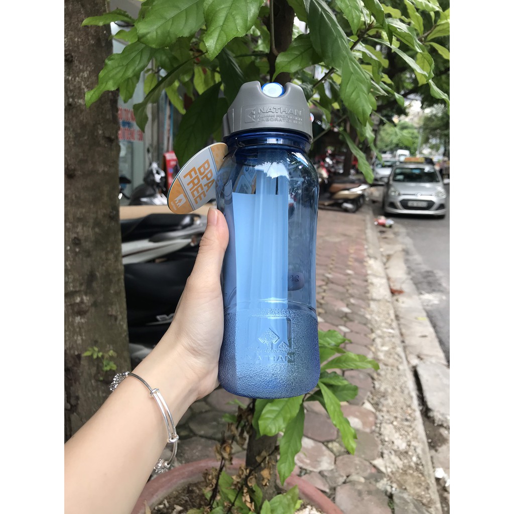 Bình đựng nước tập gym Nathan no BPA 700ML