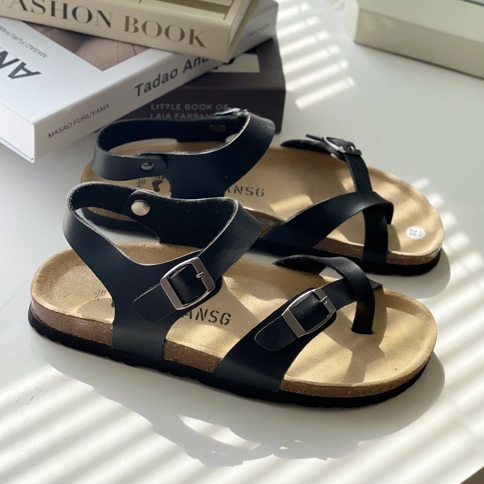 - GIÀY XỎ NGÓN CỔ THẤP DA PU MÀU ĐEN UNISEX