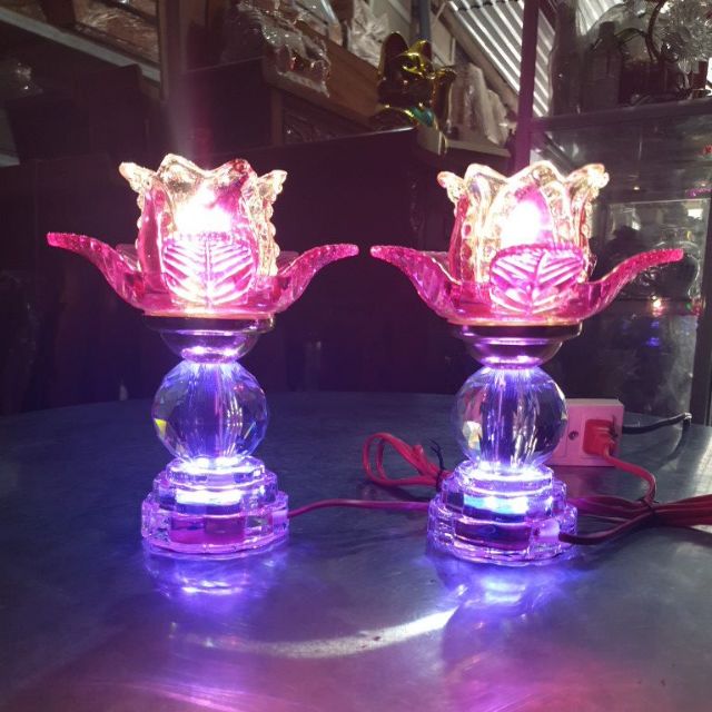 Cặp đèn thờ pha lê màu tím bông thủy tinh đổi bảy màu