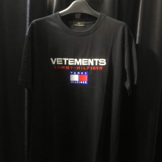 Áo Vetements chữ thêu