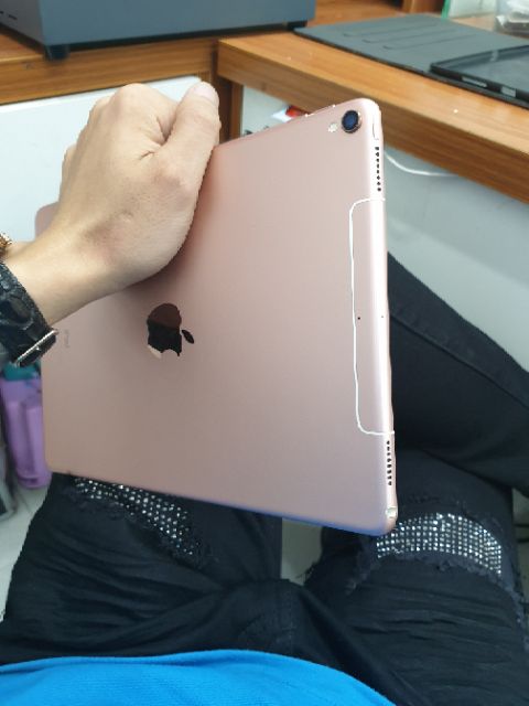 Ipad pro 2018 4g + wifi 64g bản ZA/a máy chưa 1 vết sướt zin keng | BigBuy360 - bigbuy360.vn