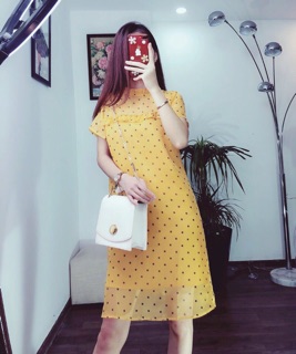 Váy xuông cổ nhúm bèo