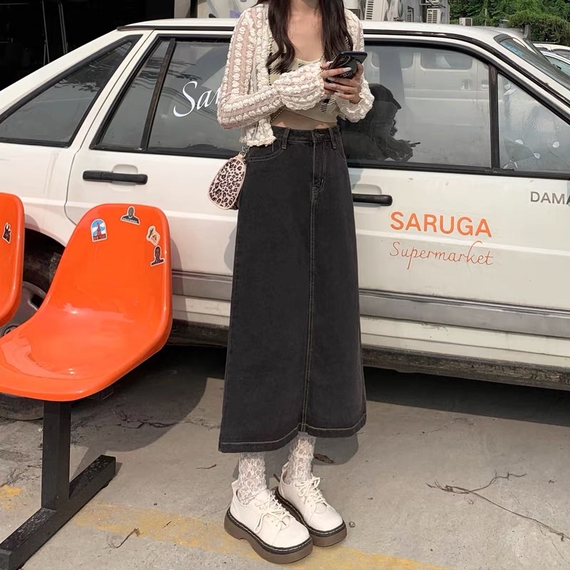 Chân Váy Bò Dài Màu Đen Cài Khuy Xẻ Tà Sau Nữ Tính Black Denim Long Skirts  - 𝑙𝑒𝑚𝑜𝑛𝑎 𝑠𝑡𝑢𝑑𝑖𝑜