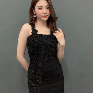 Đầm ôm body thiết kế đính ren hoa 3D