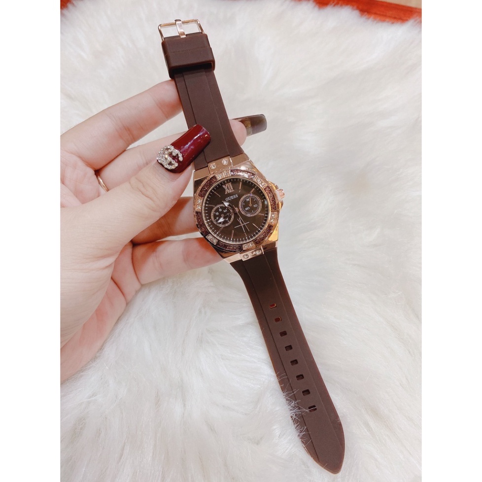 Đồng hồ guess nữ dây silicon bền đẹp, thiết kế sang trọng, trẻ trung, chống nước bảo hành 12 tháng