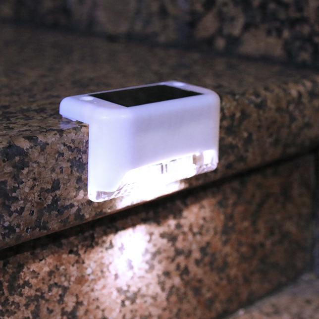 Đèn LED năng lượng mặt trời chống thấm nước trang trí sân vườn