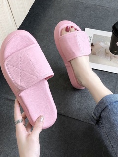 Dép đế bánh mỳ hot trend