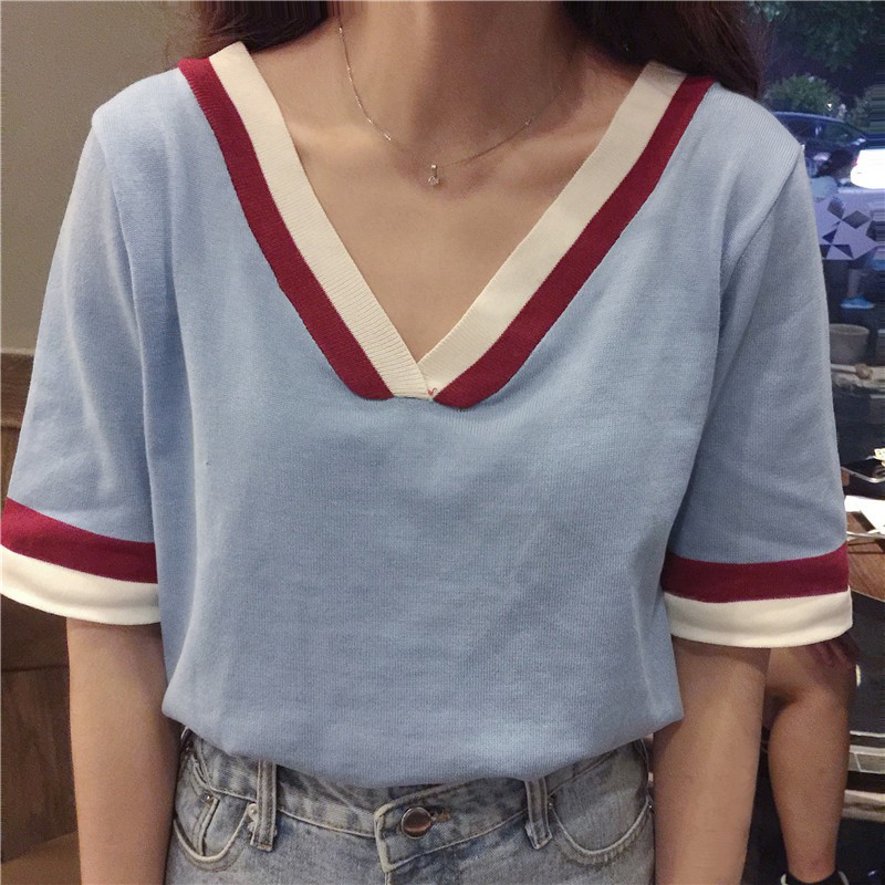 Áo cổ chữ V có viền