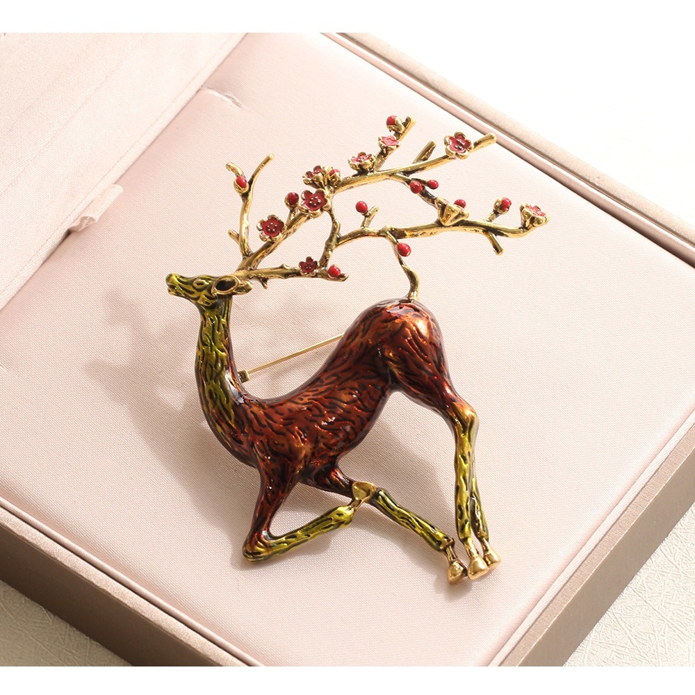 Christmas Deer Brooch Enamel Reindeer Sika Deer Brooch Cute Beautiful Animal Pin Jewelry Pins