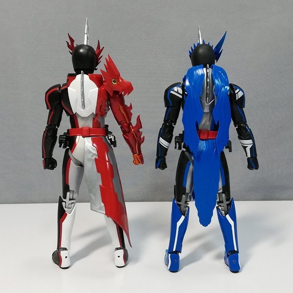 Mô hình SHF Kamen Rider Blades Lion Senki và kamen rider Saber Brave Dragon S.H.Figuarts Chính Hãng Bandai