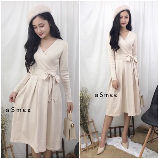Váy cổ trễ thắt nơ