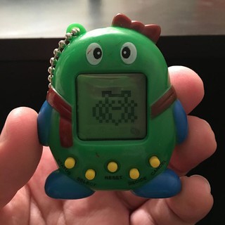 Máy nuôi thú ảo Tamagotchi gồm cánh cụt