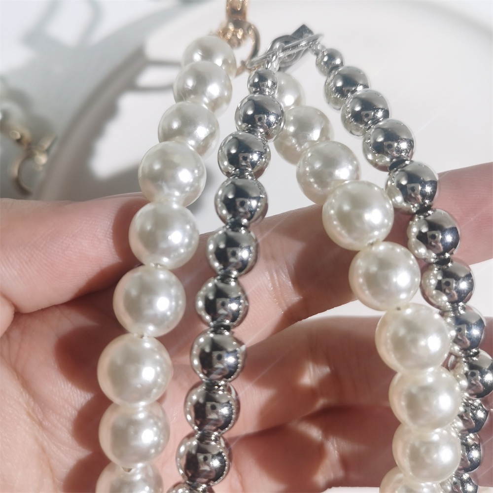 Móc Khóa Ngọc Trai Cho Tai Nghe Airpods / Điện Thoại