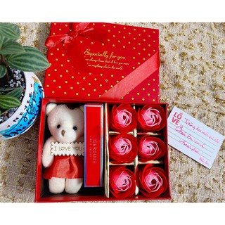 Hộp hoa sáp 6 bông kèm gấu son