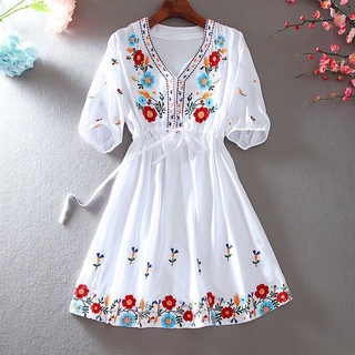 Váy Trắng Ngắn Thêu Hoa