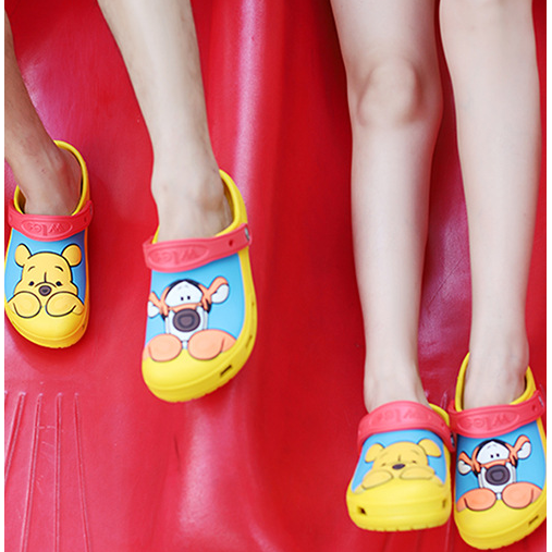 Dép Crocs Hình Gấu Pooh Dễ Thương Size 31-41 Thời Trang Mùa Hè Cho Nữ