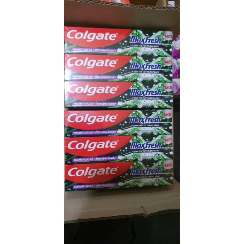 Kem đánh răng Colgate MaxFresh tinh chất than tre 200g&lt;br&gt;