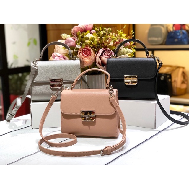 SARA LAURENT DÁNG HỘP