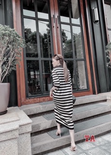 VÁY LEN XUÔNG CỔ BE ĐEN/ KẺ