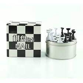 Đế bàn cờ trưng mẫu móng nail