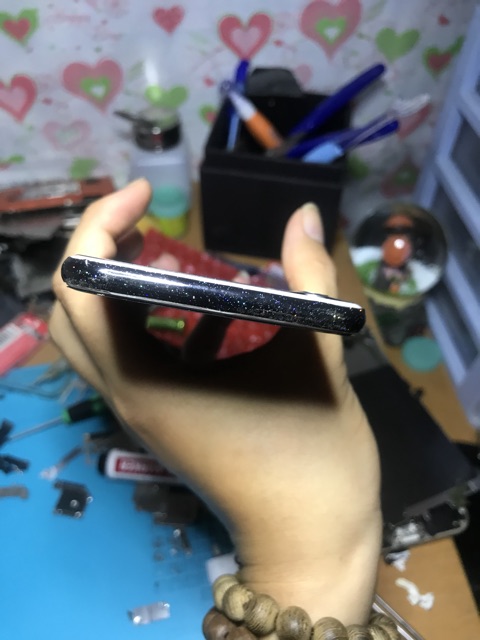 Miếng dán skin iphone 5-6-7-8 tráng bóng gương ánh nhũ rất đẹp! Bạn đặt hàng thì ghi tên dòng máy o shope hoặc ibx