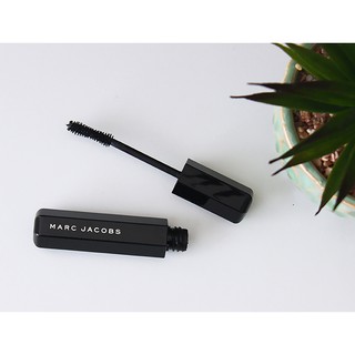 Mascara Marc Jacobs Beauty Velvet Noir Major Volume Mascara in Noir minisize 5g như hình