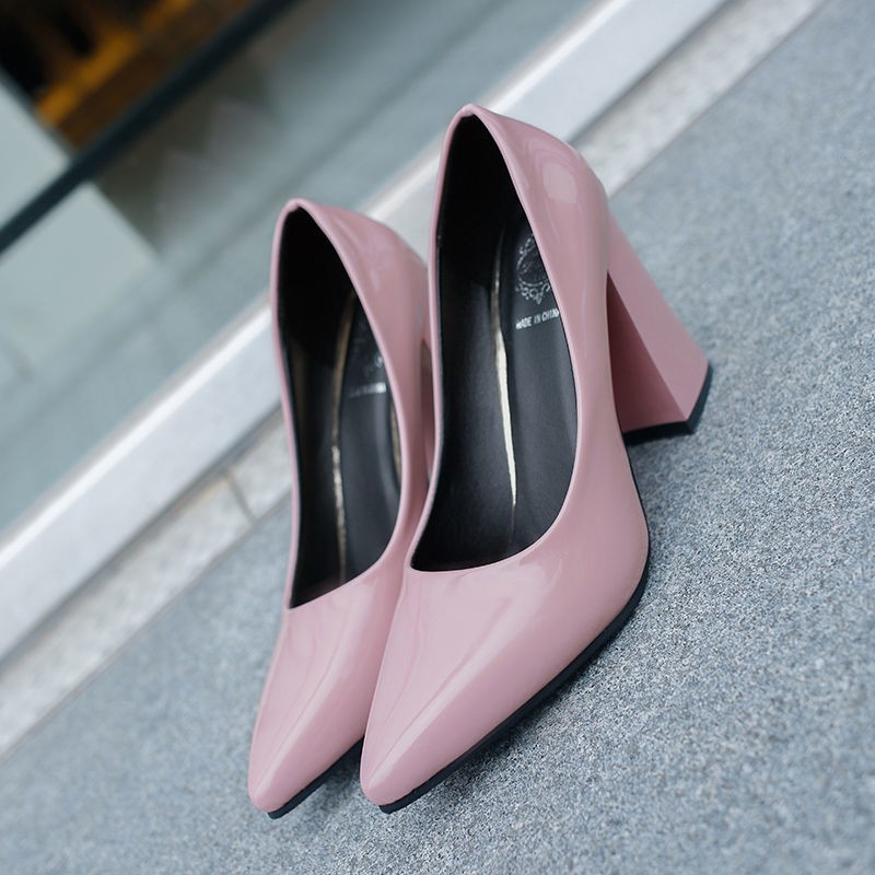 2021 mùa xuân mới phong cách Hàn Quốc giày mũi nhọn bằng da sáng chế phụ nữ miệng cạn đơn gót dày cao trung