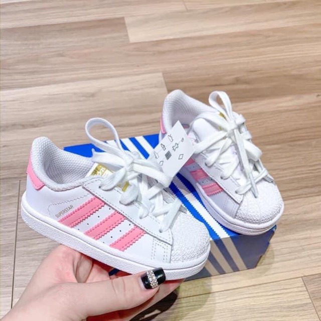 Giày adidas auth