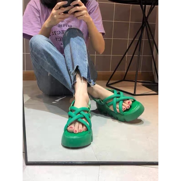 Sandal  độn đế . cao 6cm