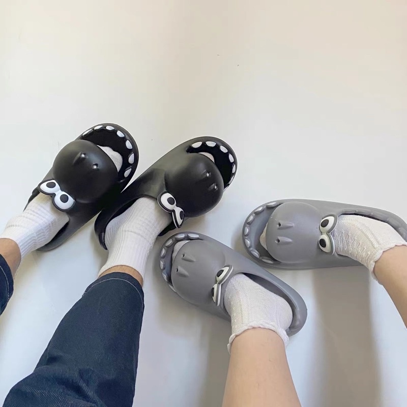 Dép cá sấu siêu đáng yêu.