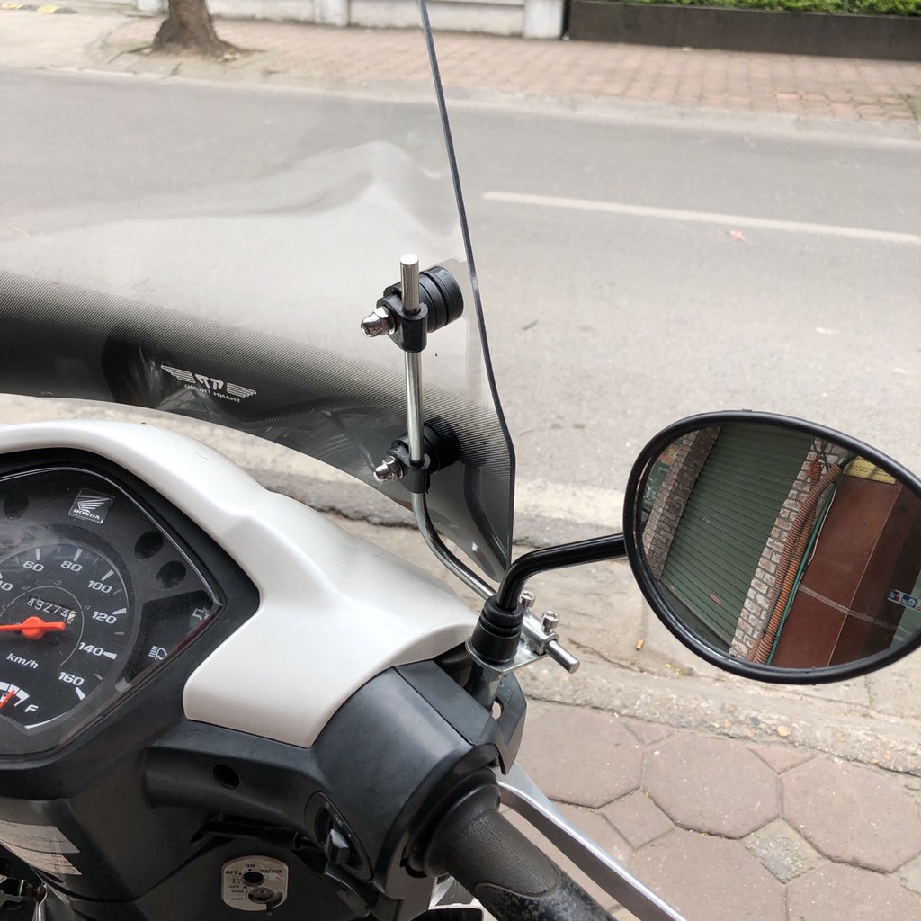 Kính chắn gió xe máy lắp cho nhiều loại xe