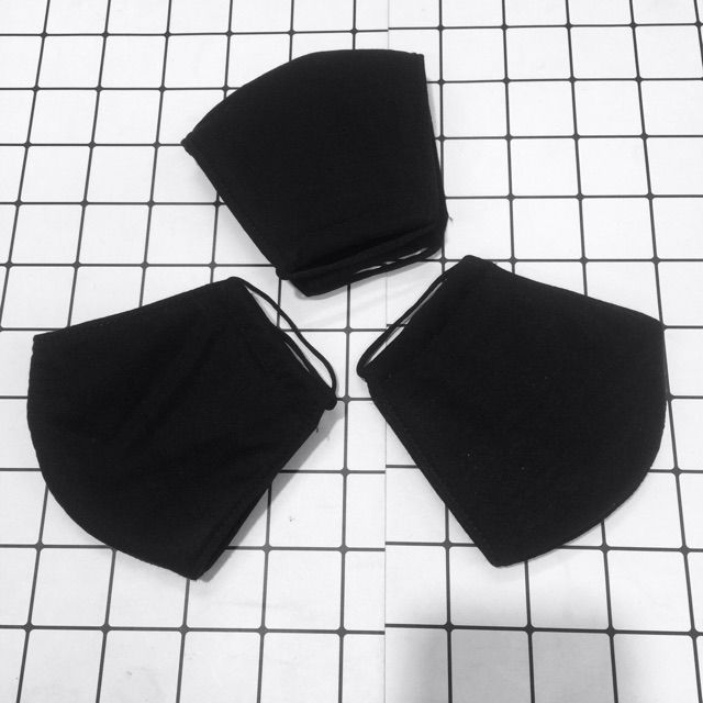 Khẩu trang vải cotton màu đen 3 lớp vó dây rút tùy chỉnh kích thước | BigBuy360 - bigbuy360.vn