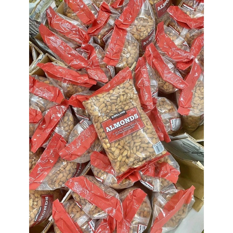 Hạnh nhân sấy khô Kirkland Almonds gói 1.36kg của Mỹ