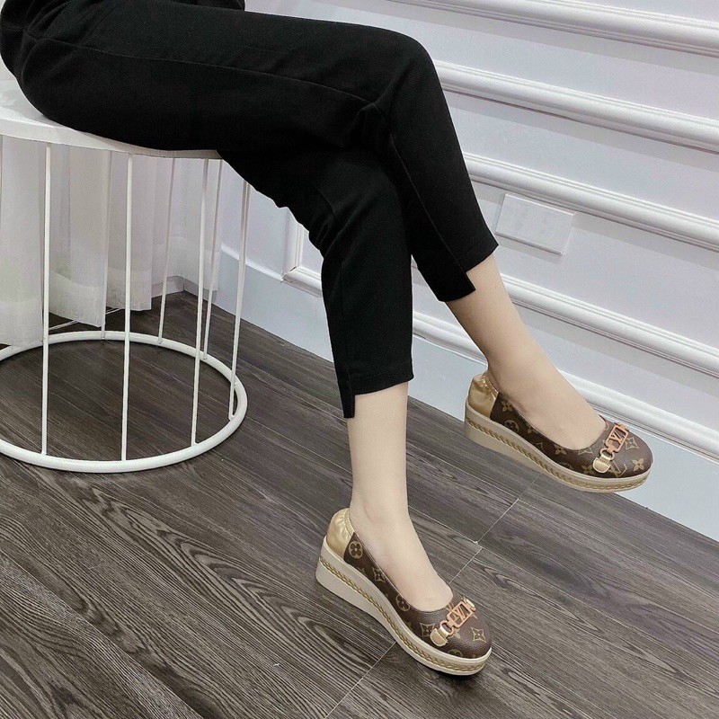 Giày xuồng size 35