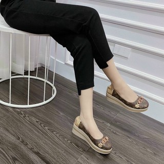 Giày xuồng size 35