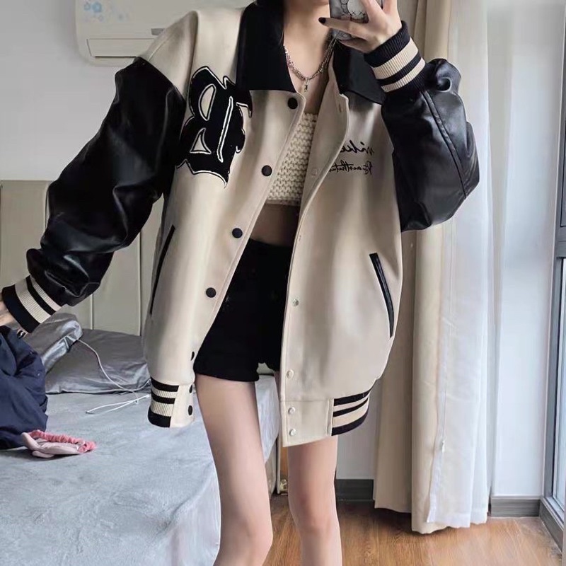 Áo Khoác Bóng Chày Màu Be Chữ Thêu Phối Tay Da Đen Phong Cách Retro Mùa Thu Đông Cho Nam Nữ