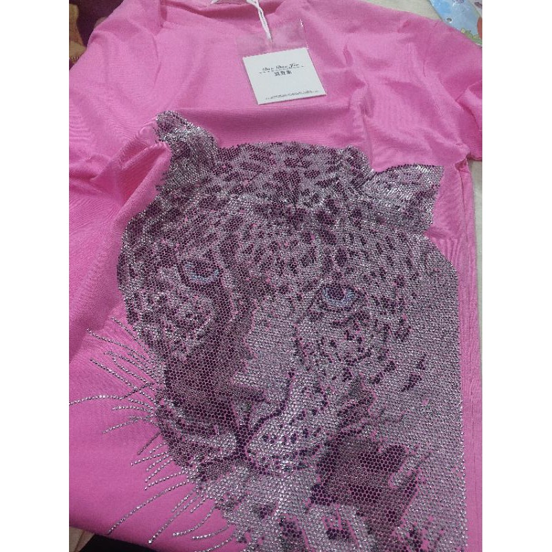 Áo phông nữ đính đá hổ mắt xanh nam nữ fom rộng cao cấp [XEM CLIP Ạ | BigBuy360 - bigbuy360.vn