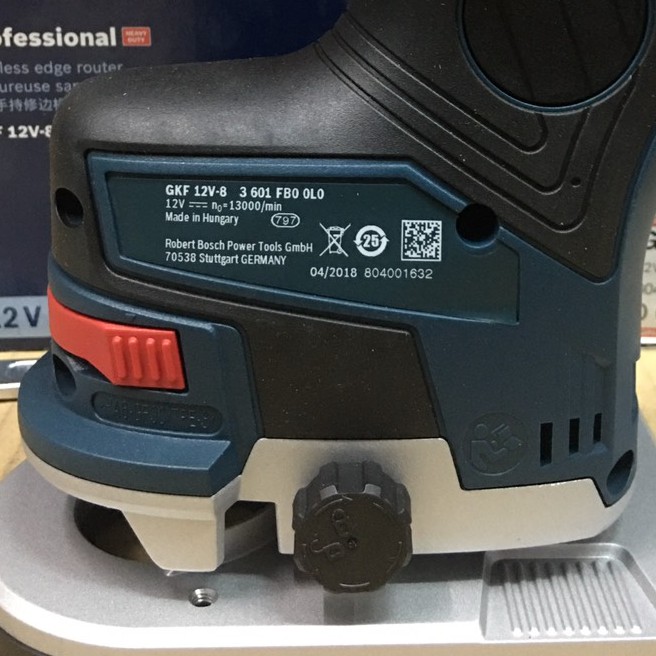 Máy phay nhỏ không dây dùng pin Bosch GKF 12V-8 chưa bao gồm pin, sạc