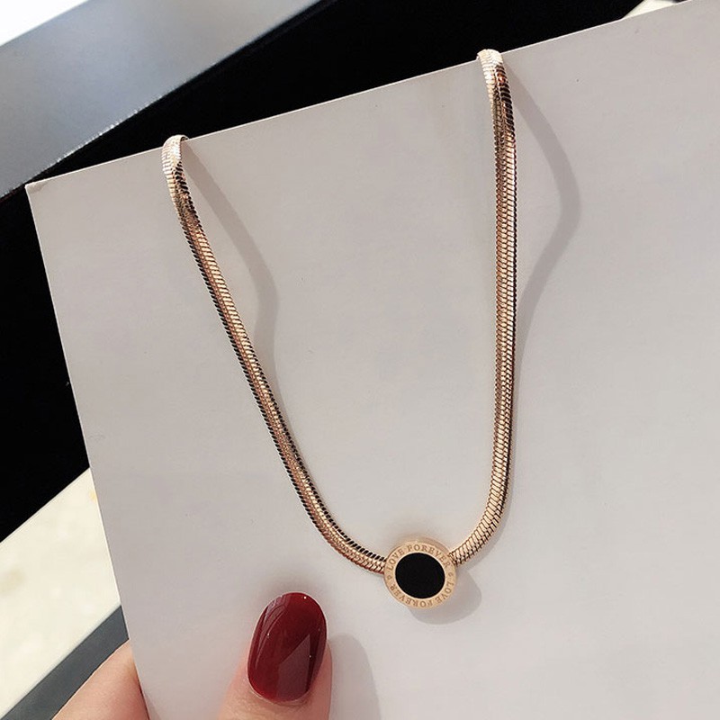 Vòng cổ Mặt Đá Mã Não Đen | Vòng cổ Thép Titan Mạ Vàng 18K Đính Đá Pha Lê