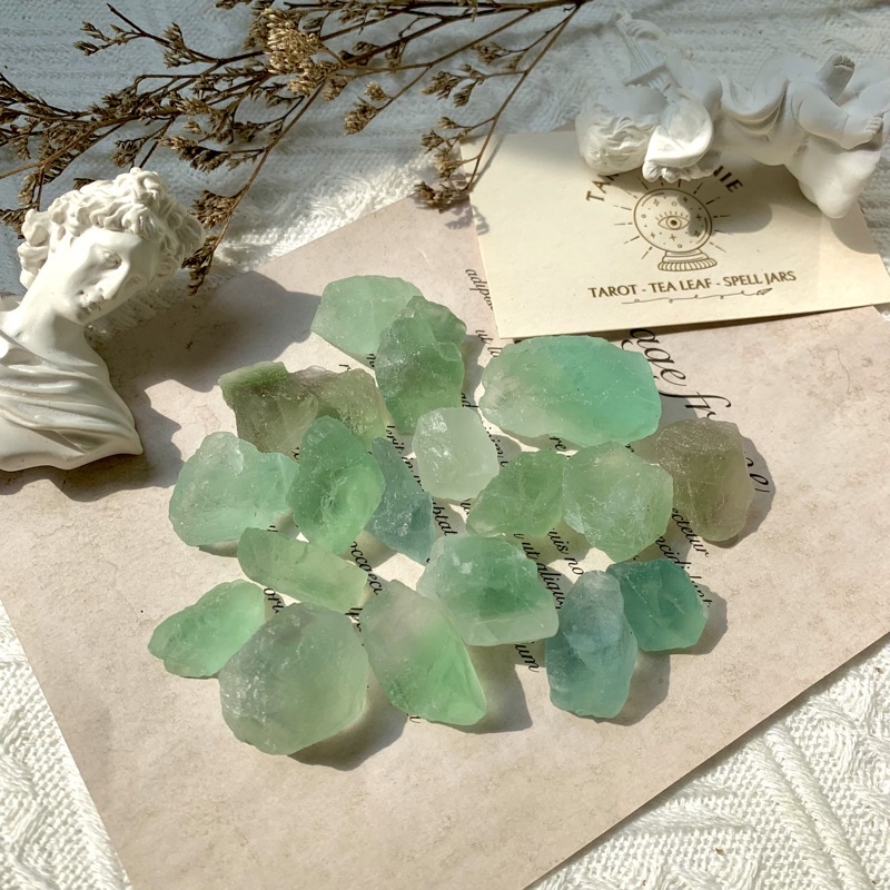 Đá thanh tẩy Fluorite thô màu xanh dùng để hỗ trợ thiền định - Tarotbygenie