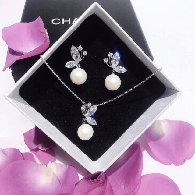 Khuyên tai cánh bướm phối quả cầu trắng nhân tạo bạc ta