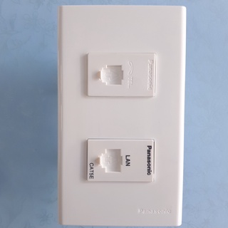 Combo mặt nạ 2 lỗ wev68020sw gồm hạt ổ cắm điện thoại wev2364sw và hạt ổ cắm mạng cat5e wev2488sw - panasonic