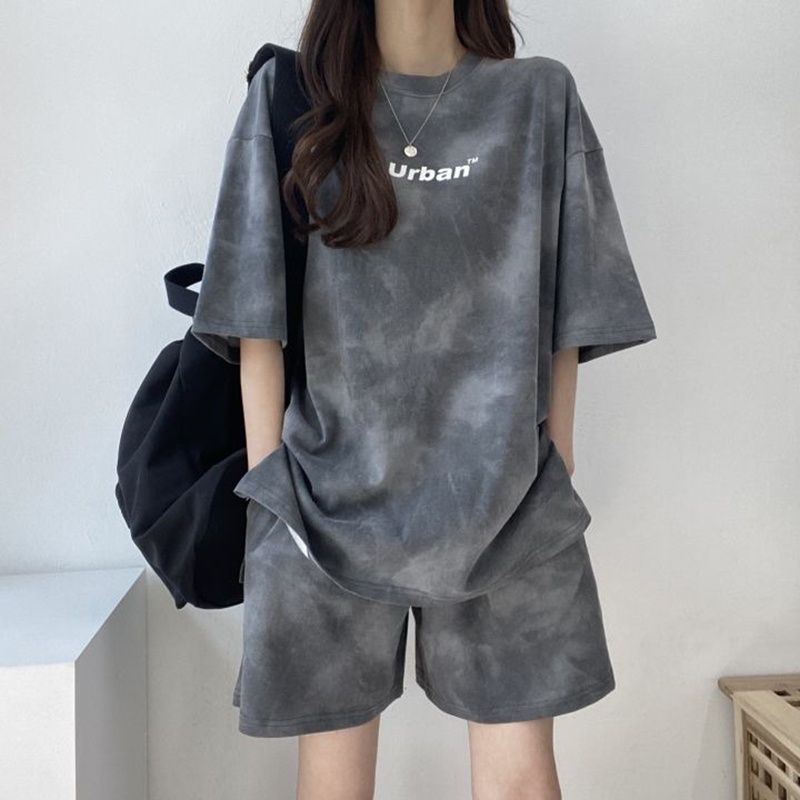 Set trang phục IELGY gồm áo thun cổ tròn dáng rộng và quần short có túi thời trang thể thao năng động cho nữ