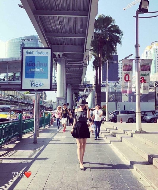 Chân váy xếp ly ngắn cạp cao | BigBuy360 - bigbuy360.vn