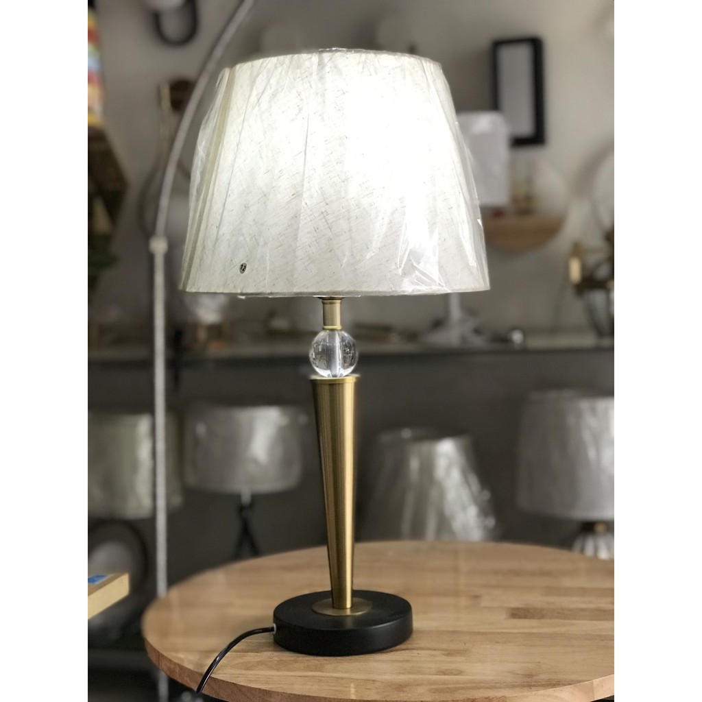 Đèn bàn decor chao vải thân hợp kim mạ đồng