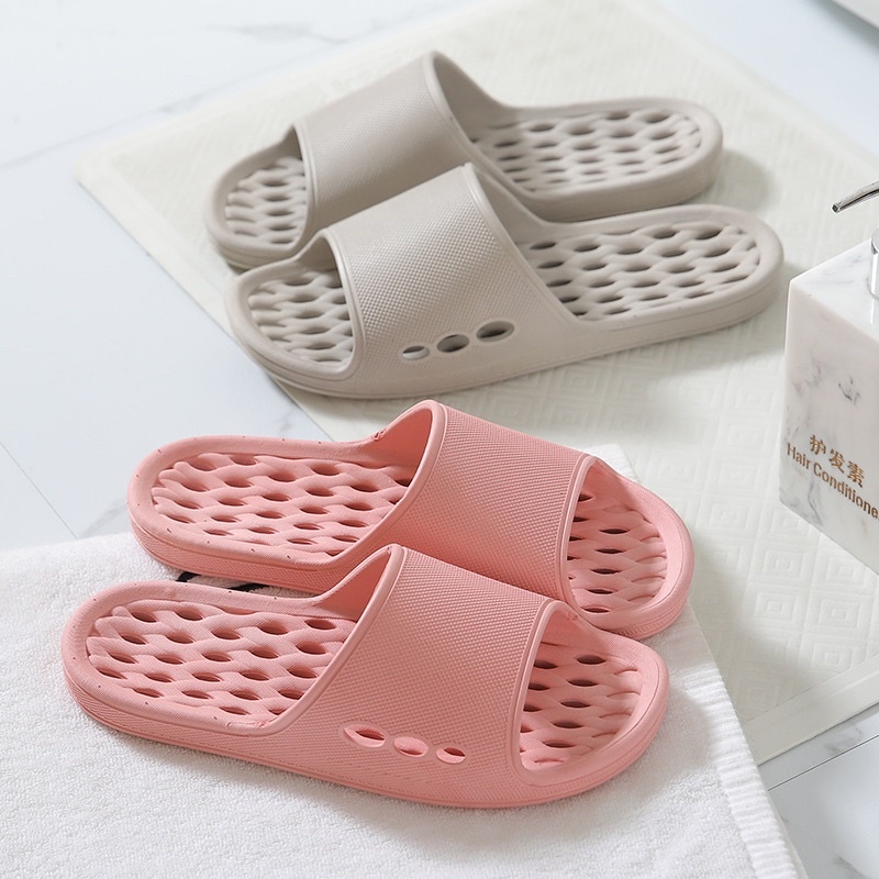 Dép lỗ đi trong nhà thoáng khí