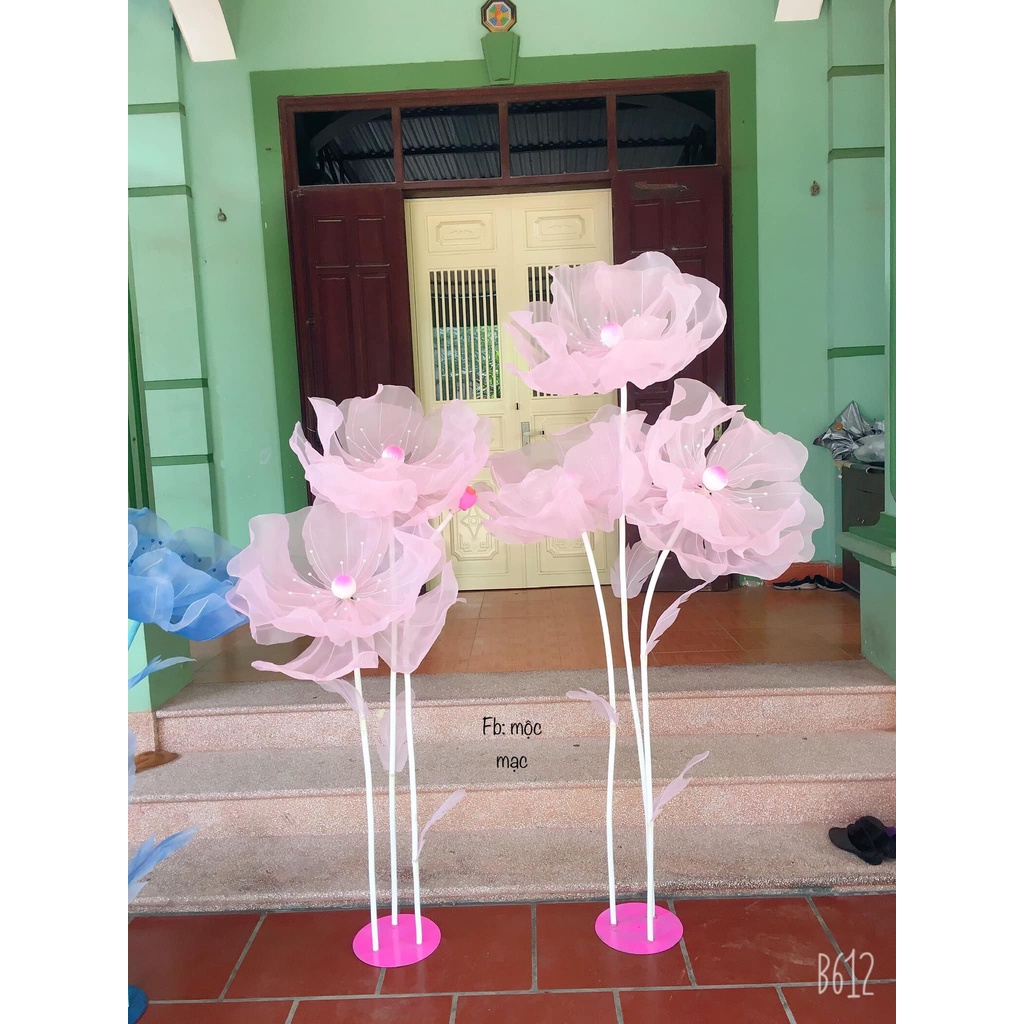 Set trụ 3 bông khổng lồ dùng để chụp ảnh, dẫn lối sân khấu, decor cửa hàng, backdrop sự kiện hàng tháo lắp tiện lợi.