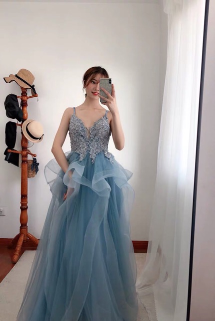 Đầm dạ hội hai dây màu xanh dài thướt tha Mã 109 năm 2019